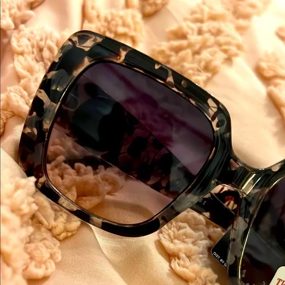 True Religion Tortoise Shell Sunglasses - Picture 2 of 5